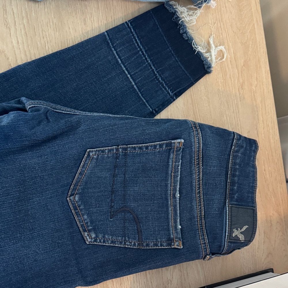 American Eagle Outfitters Dark Blue Cropped Jeans